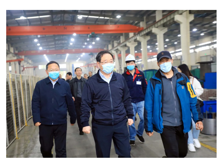 省经信厅牛弩韬厅长一行莅临HJC黄金城集团调研